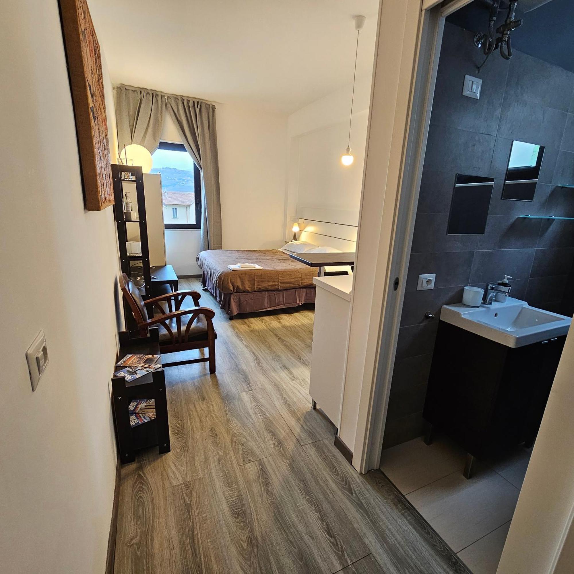 פוטנצה Room & Parking In Centro Citta Con Parcheggio Privato E Wifi מראה חיצוני תמונה