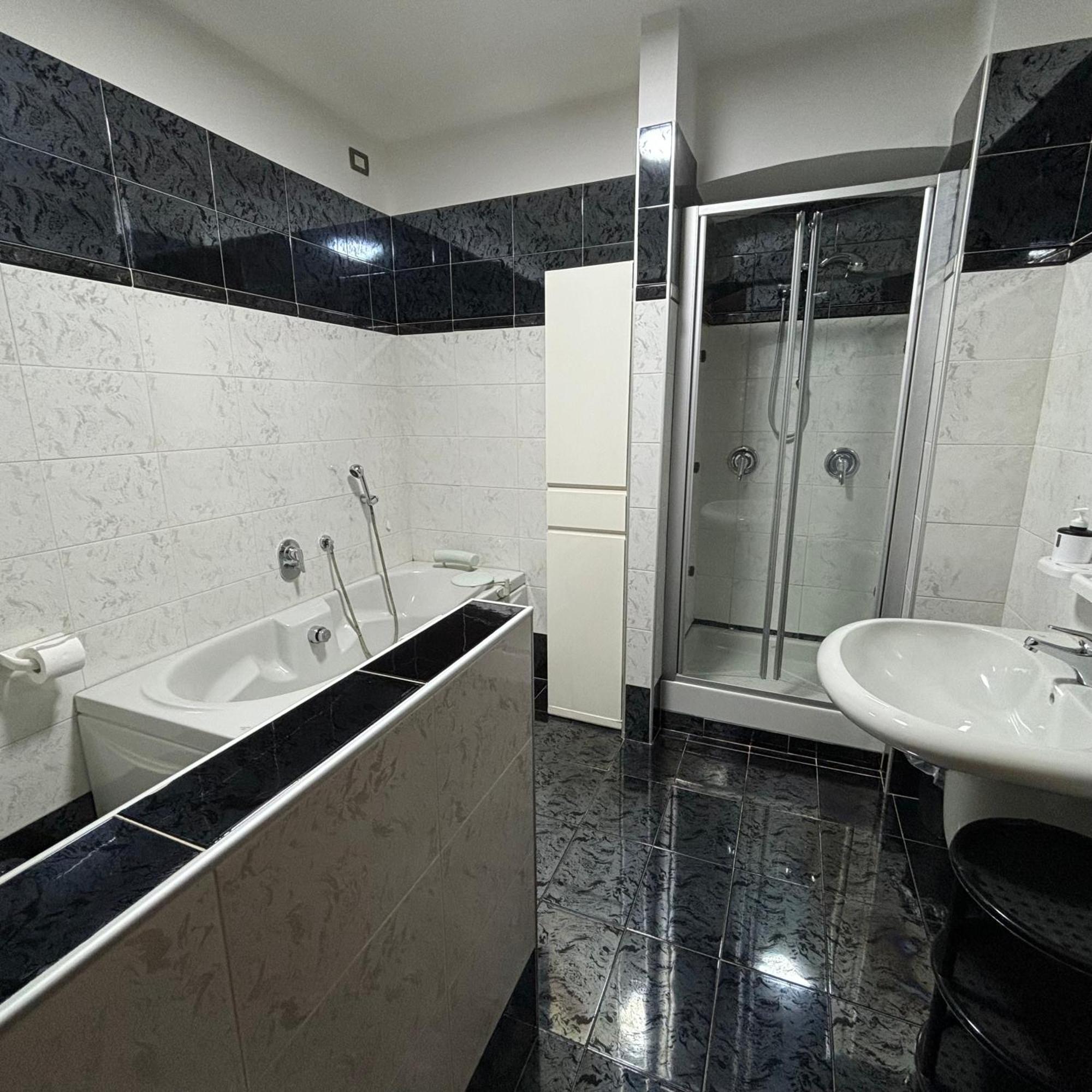 פוטנצה Room & Parking In Centro Citta Con Parcheggio Privato E Wifi מראה חיצוני תמונה